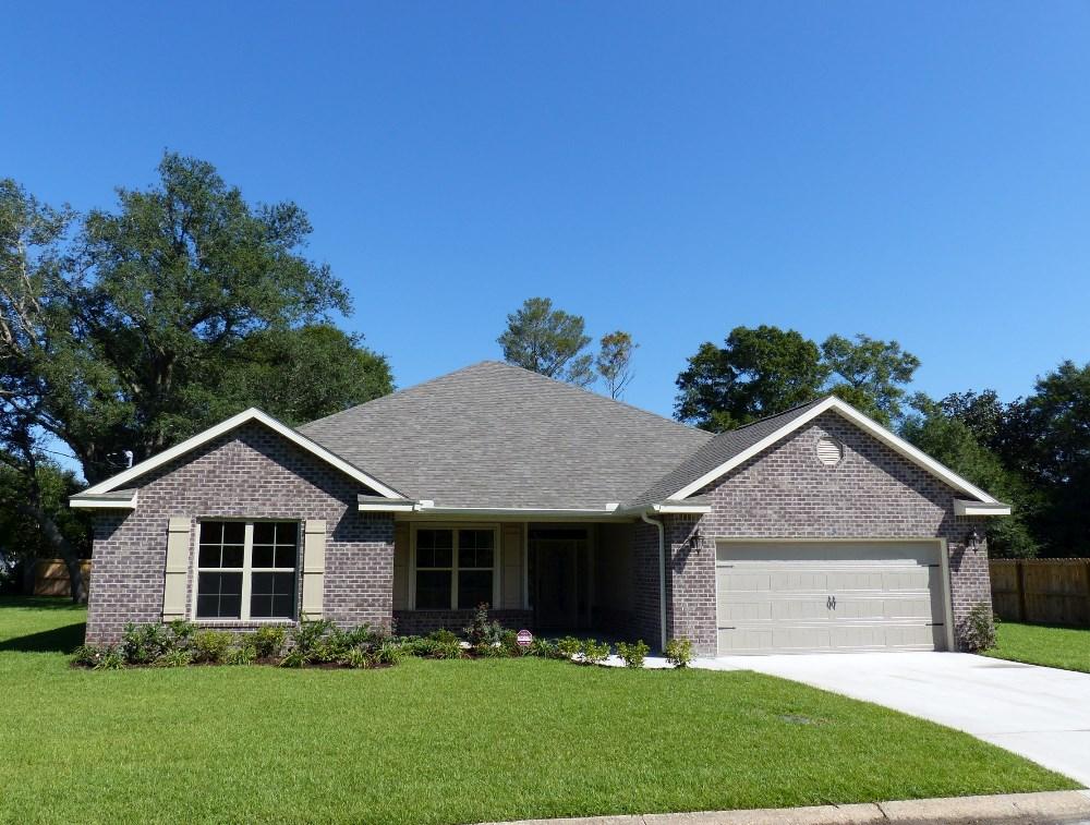 4626 Hermosa Road Crestview, FL 32539 - Photo 1 of 22 a view of a house with a yard and large trees