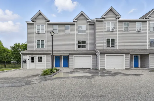 $3,045 | 62 Chestnut Street, Unit 31, Danbury, CT 06810