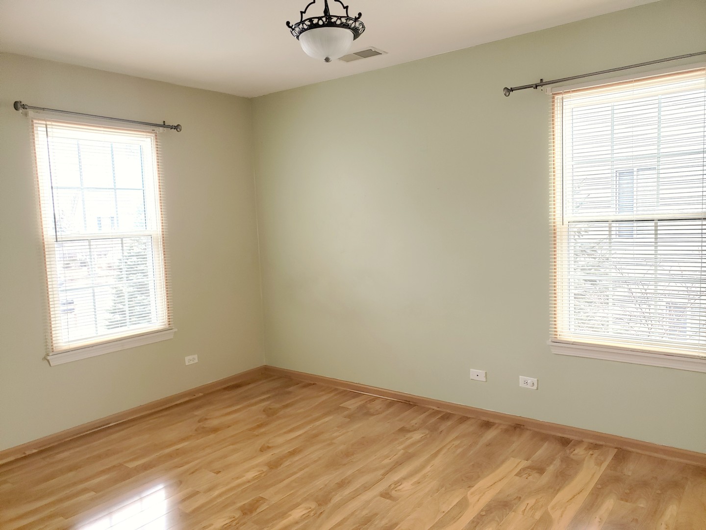 641 West Jonathan Drive Round Lake, IL 60073 - Photo 15 of 20 an empty room with a window