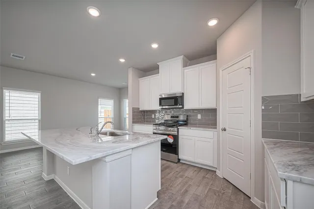 $319,500 | 750 Marion Price Drive, Dayton, TX 77535