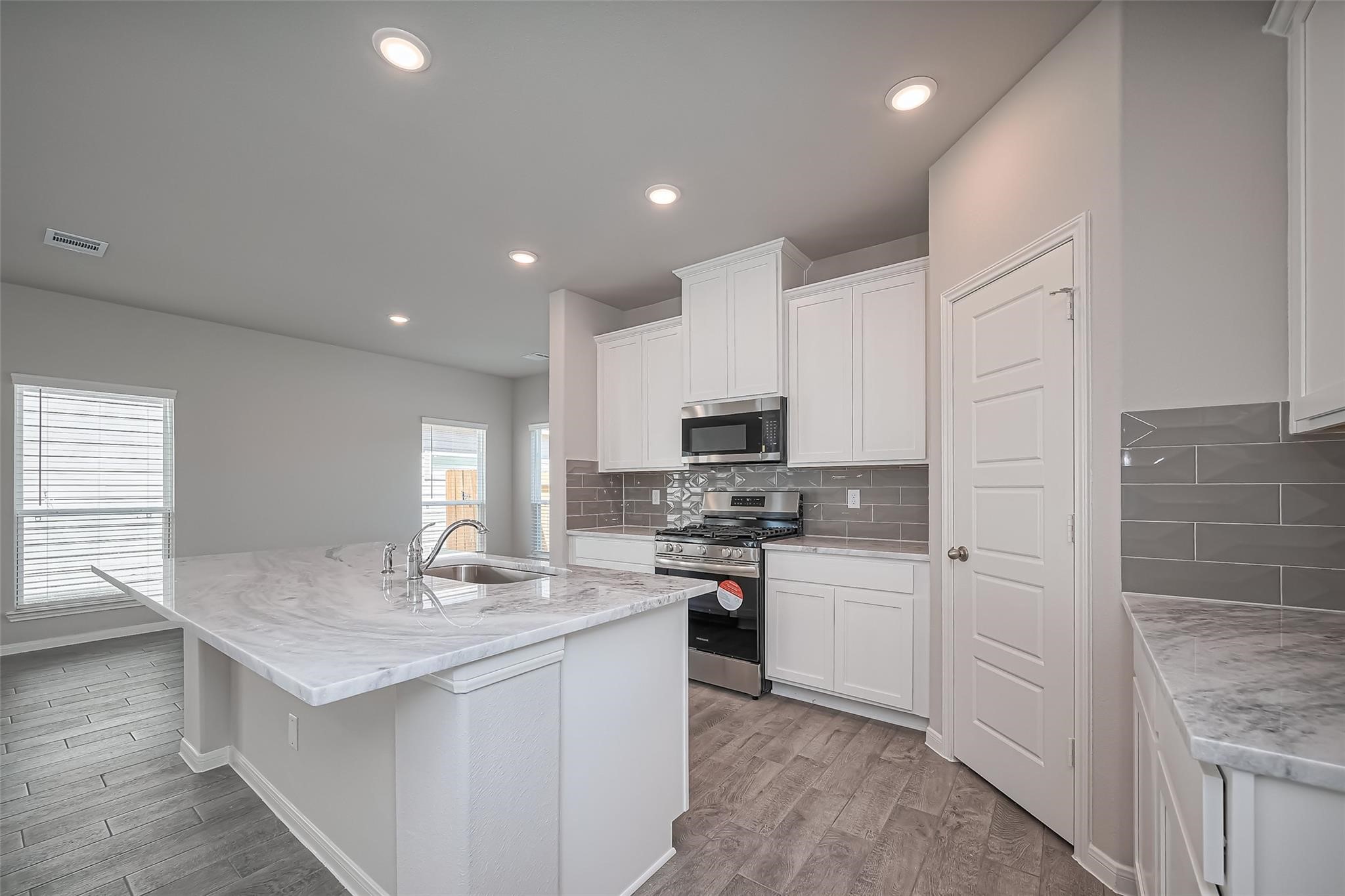 750 Marion Price Drive Dayton, TX 77535 - Photo 7 of 34