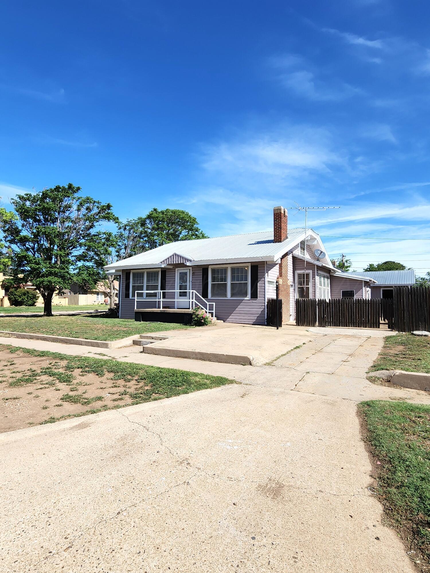 1106 West 10th Plainview, TX 79072 - Photo 2 of 32 Front 4