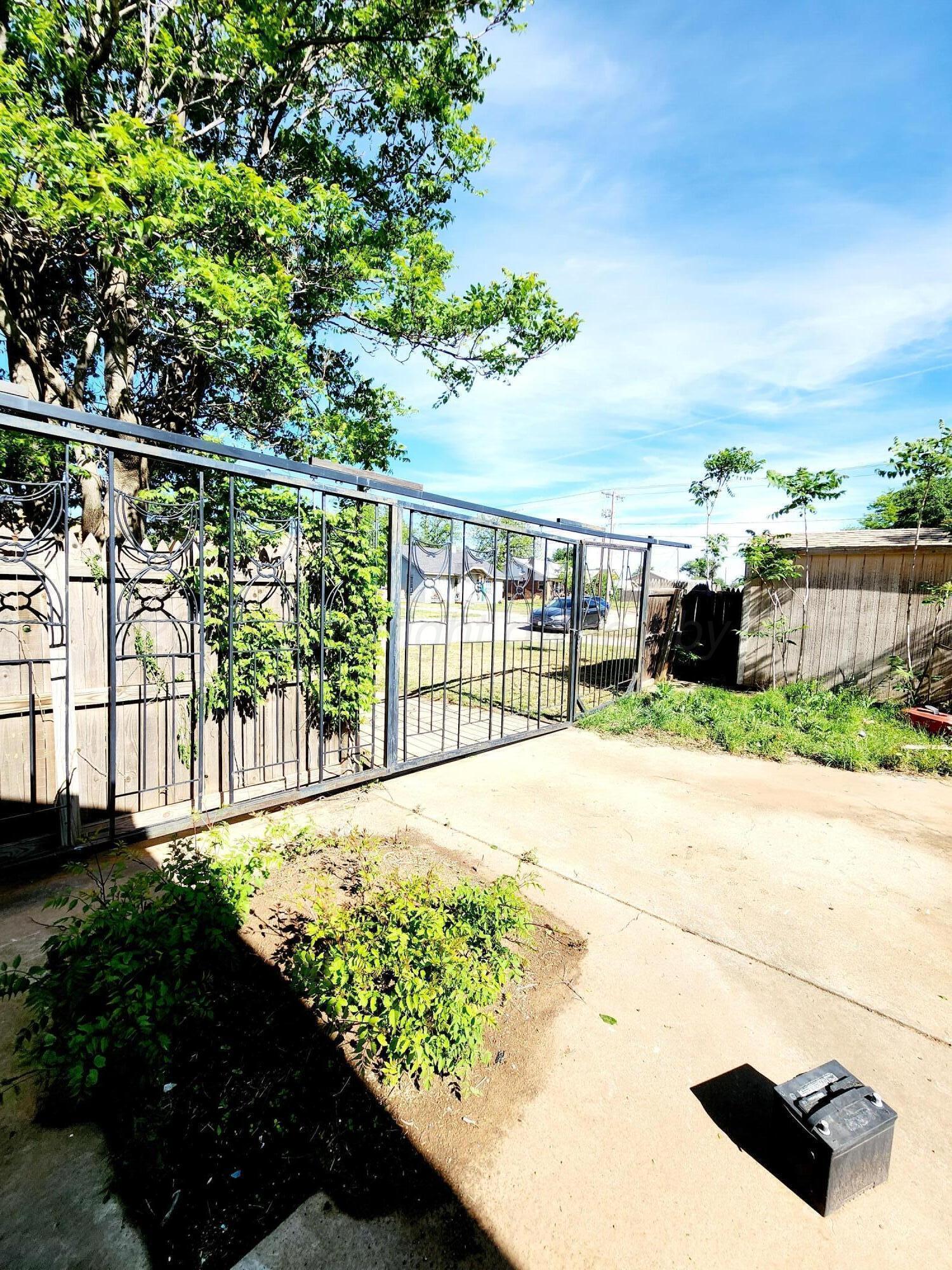 1106 West 10th Plainview, TX 79072 - Photo 27 of 32 Back gate