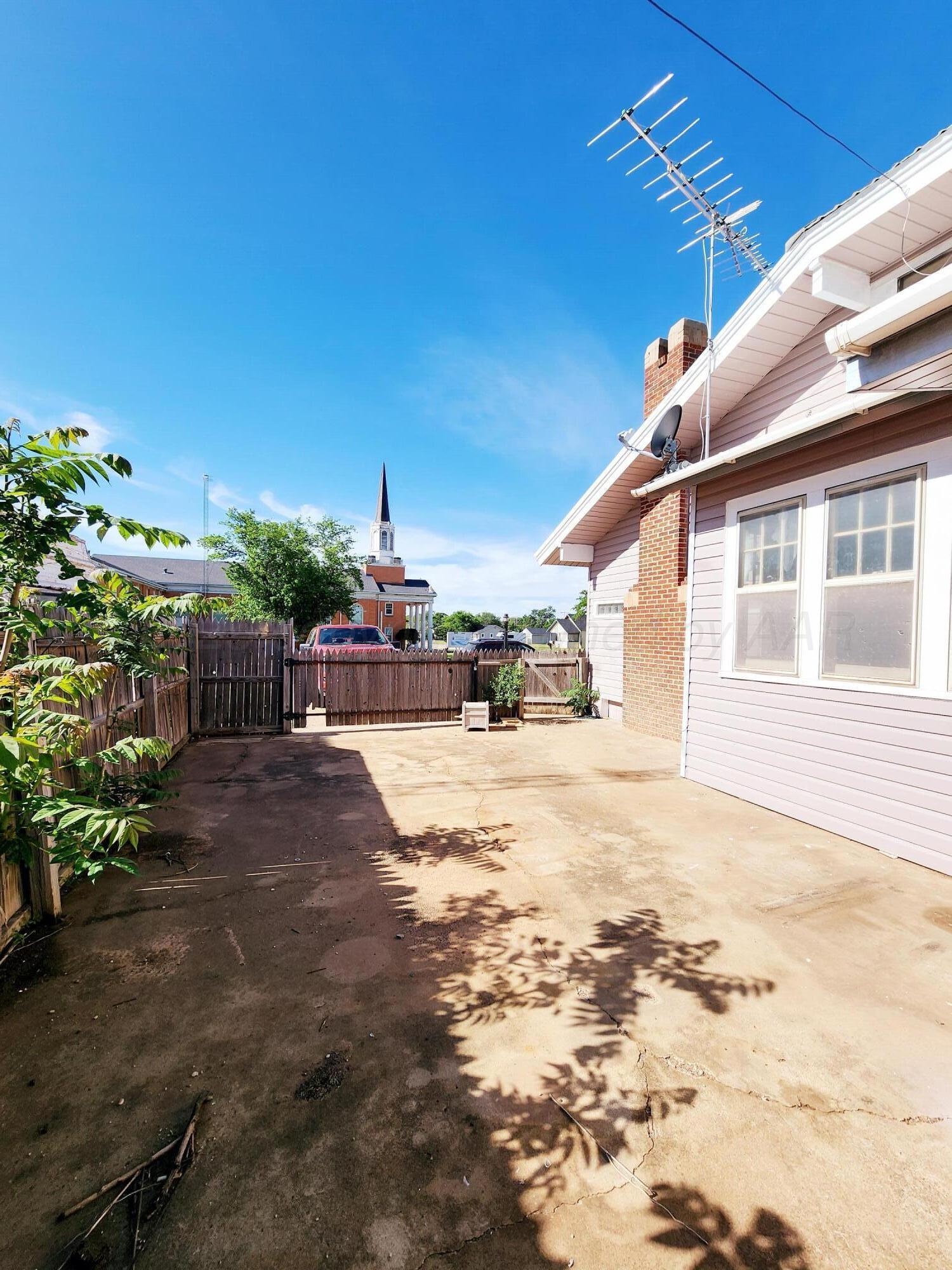 1106 West 10th Plainview, TX 79072 - Photo 30 of 32 Extra parking