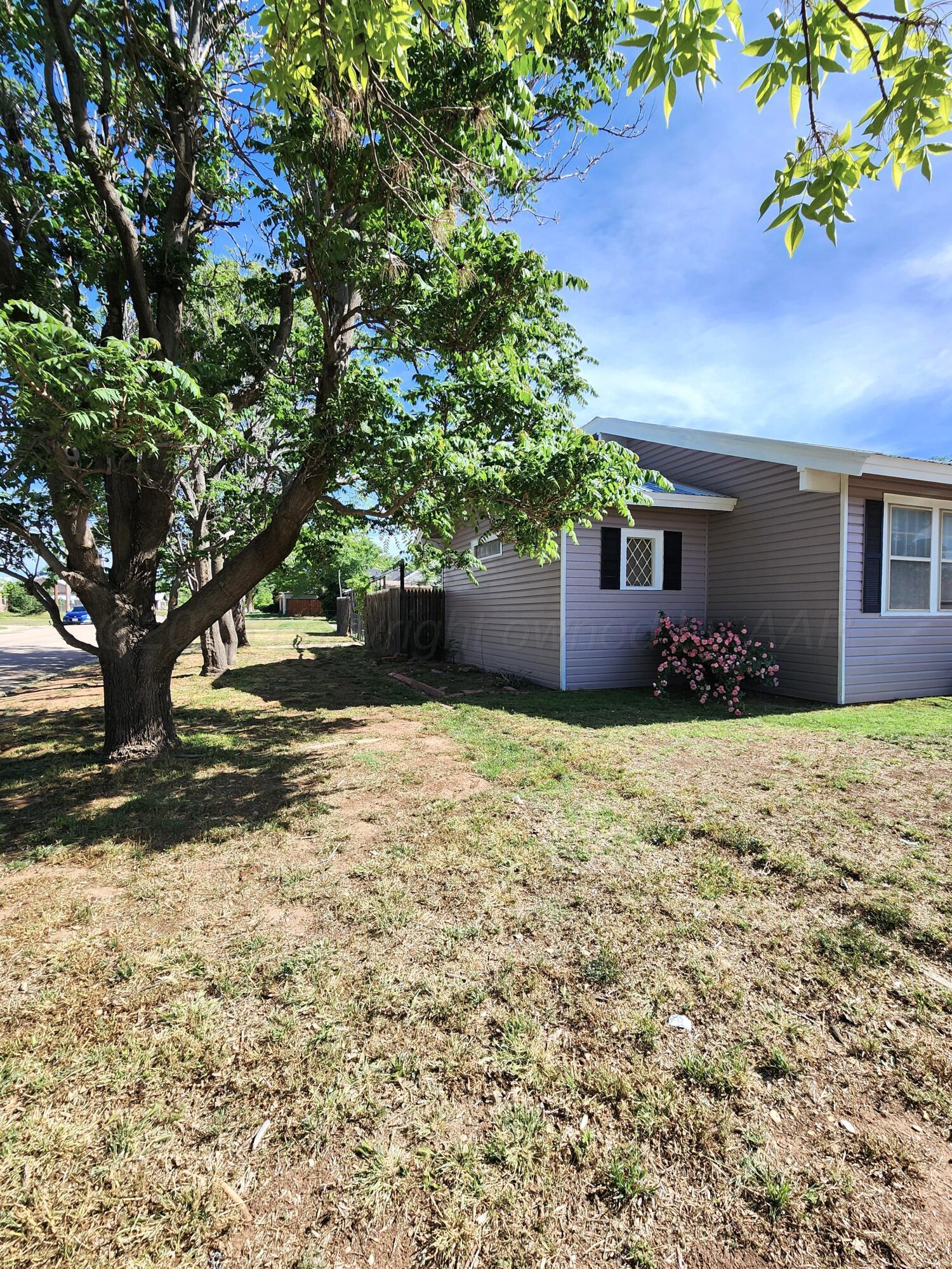 1106 West 10th Plainview, TX 79072 - Photo 3 of 32 Front 10