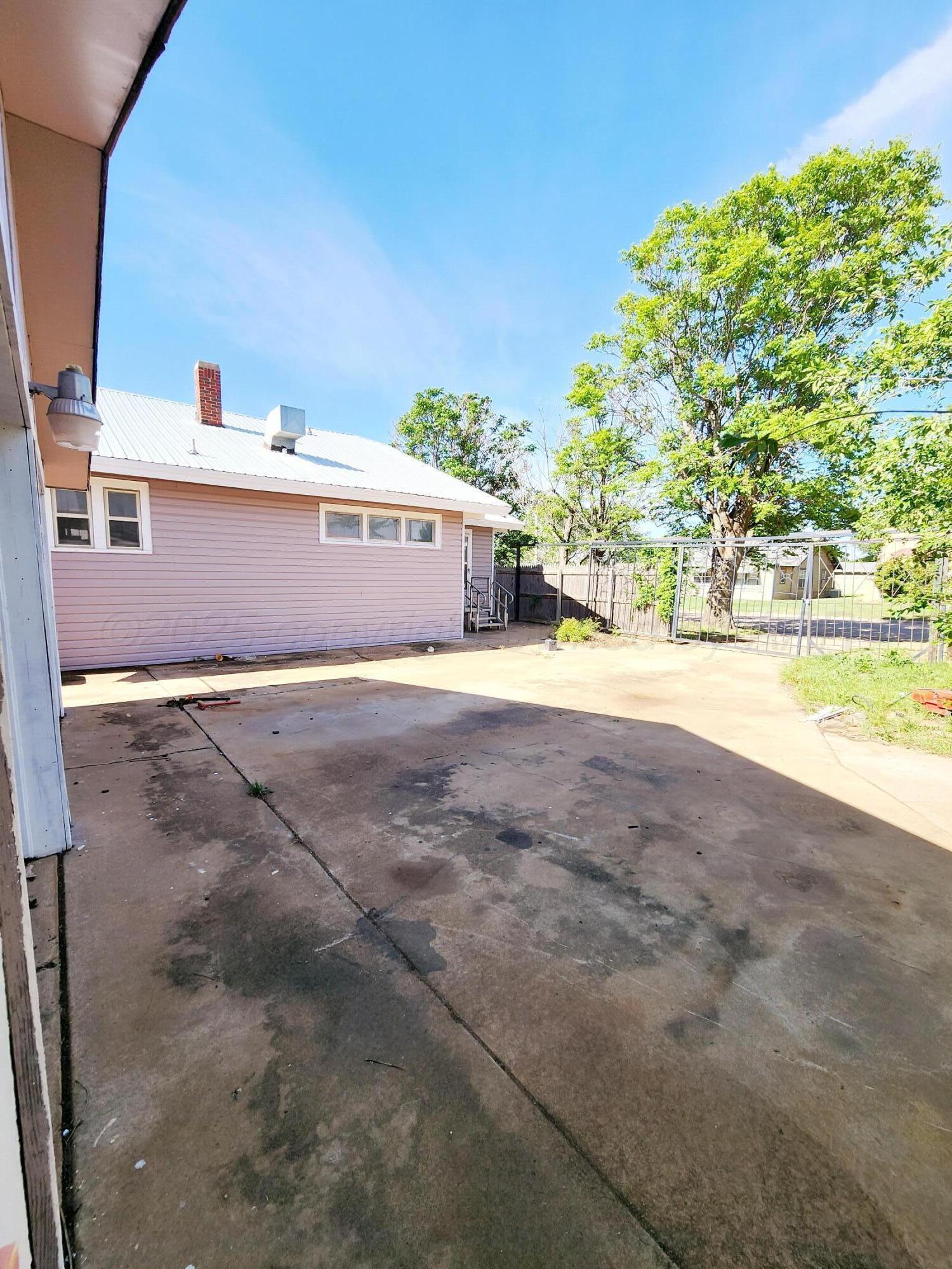 1106 West 10th Plainview, TX 79072 - Photo 31 of 32 Backyard