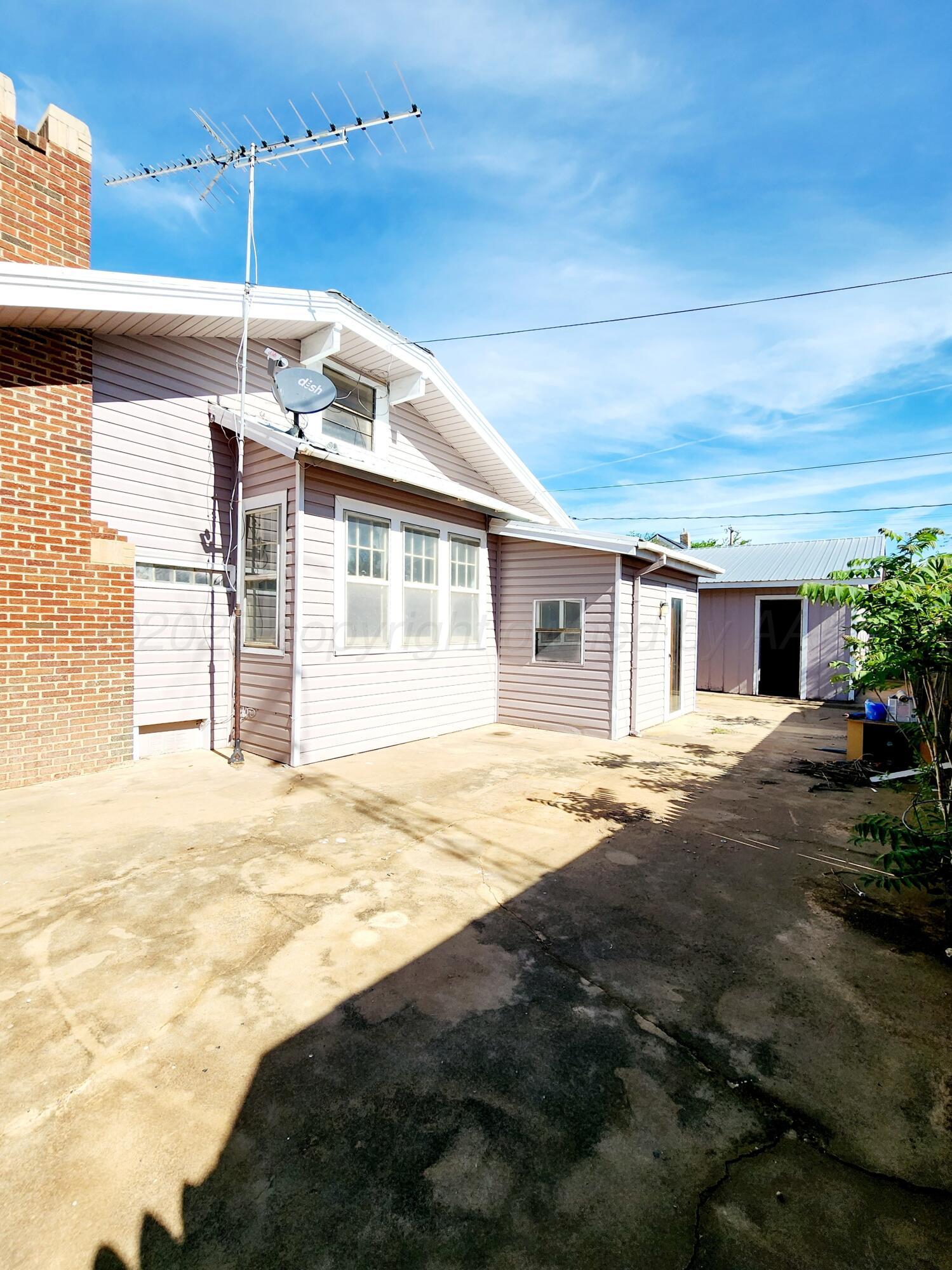 1106 West 10th Plainview, TX 79072 - Photo 32 of 32 Side of home