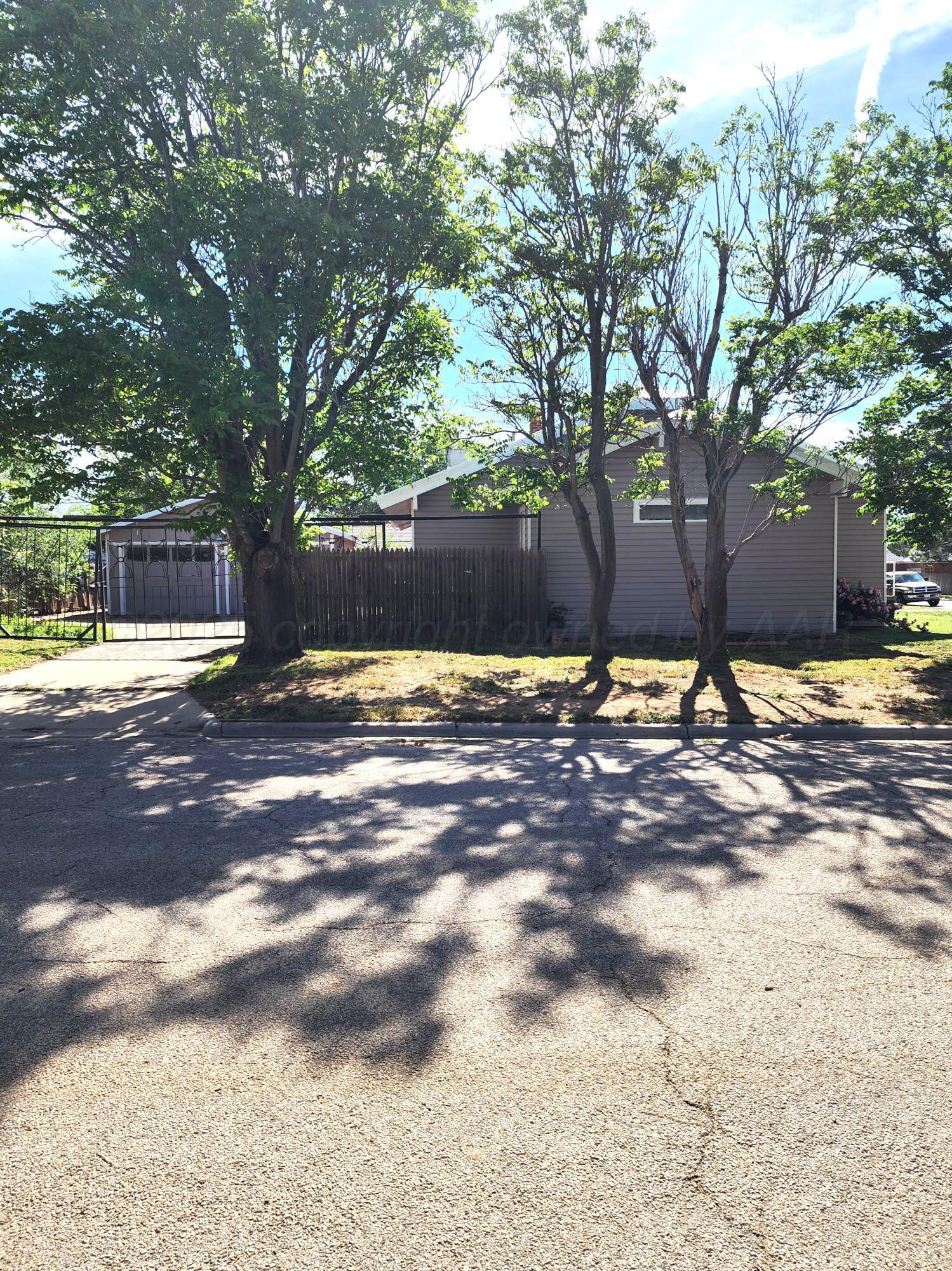1106 West 10th Plainview, TX 79072 - Photo 4 of 32 Front 9