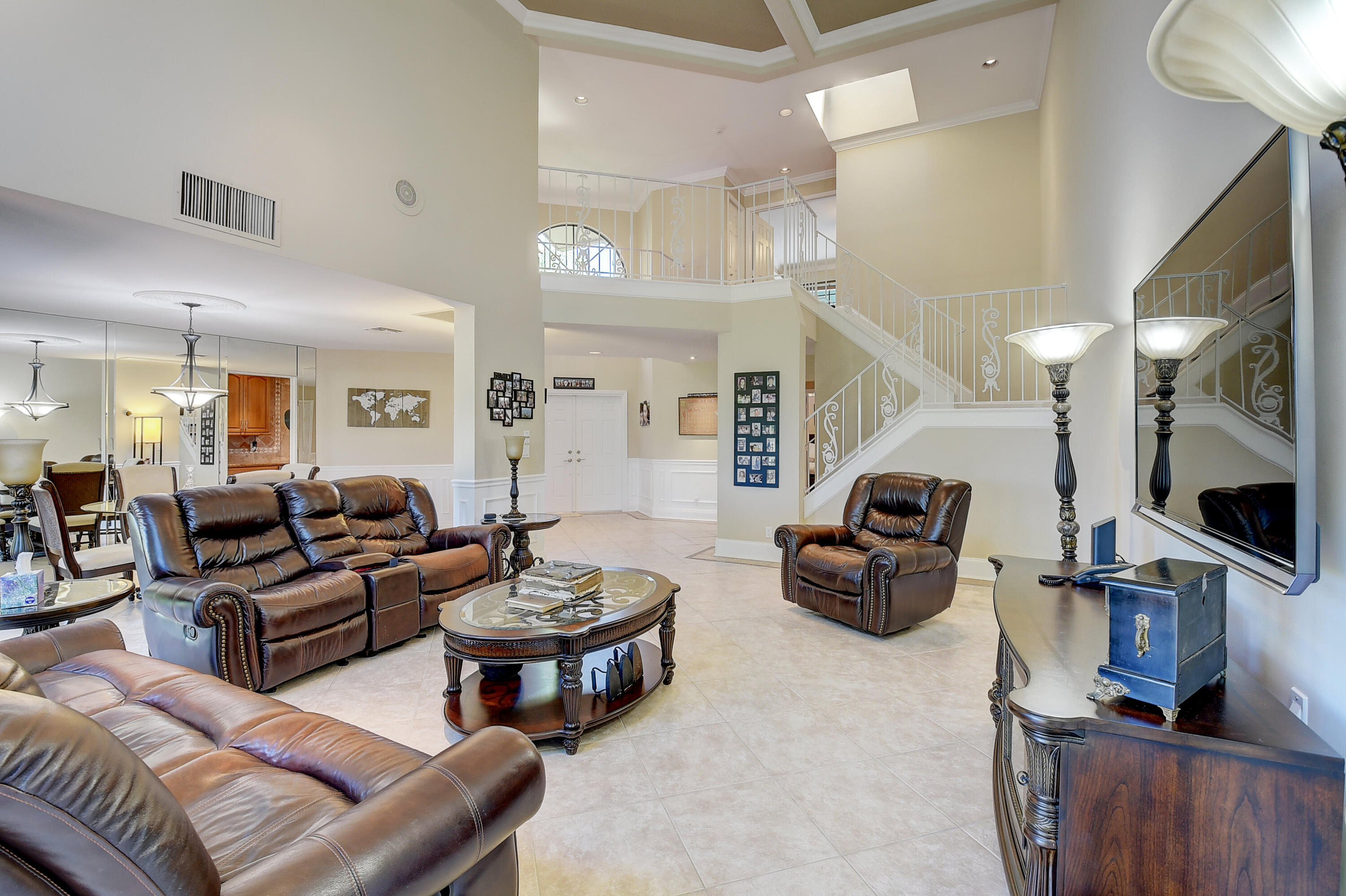 22528 Caravelle Circle Boca Raton, FL 33433 - Photo 9 of 46 living room