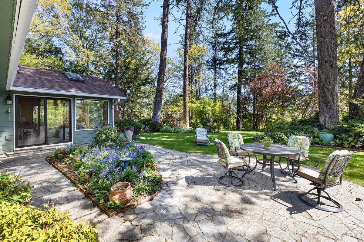 1129 Three Pines Road Grants Pass, OR 97526 - Photo 7 of 52 Backyard Main Home
