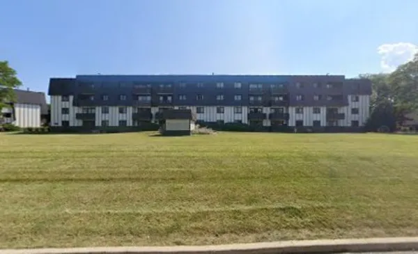 $199,000 | 13200 West Heiden Circle, Unit 2305, Lake Bluff, IL 60044