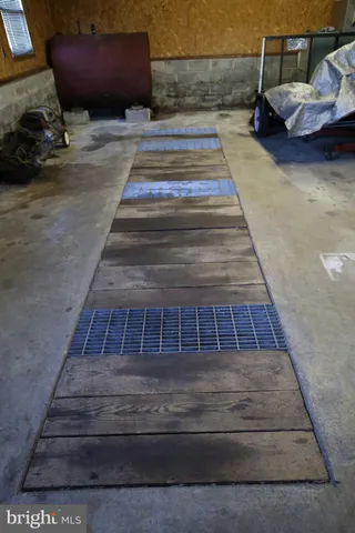 a view of a parking space