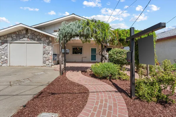 $550,000 | 425 Abbey Street, Winters, CA 95694