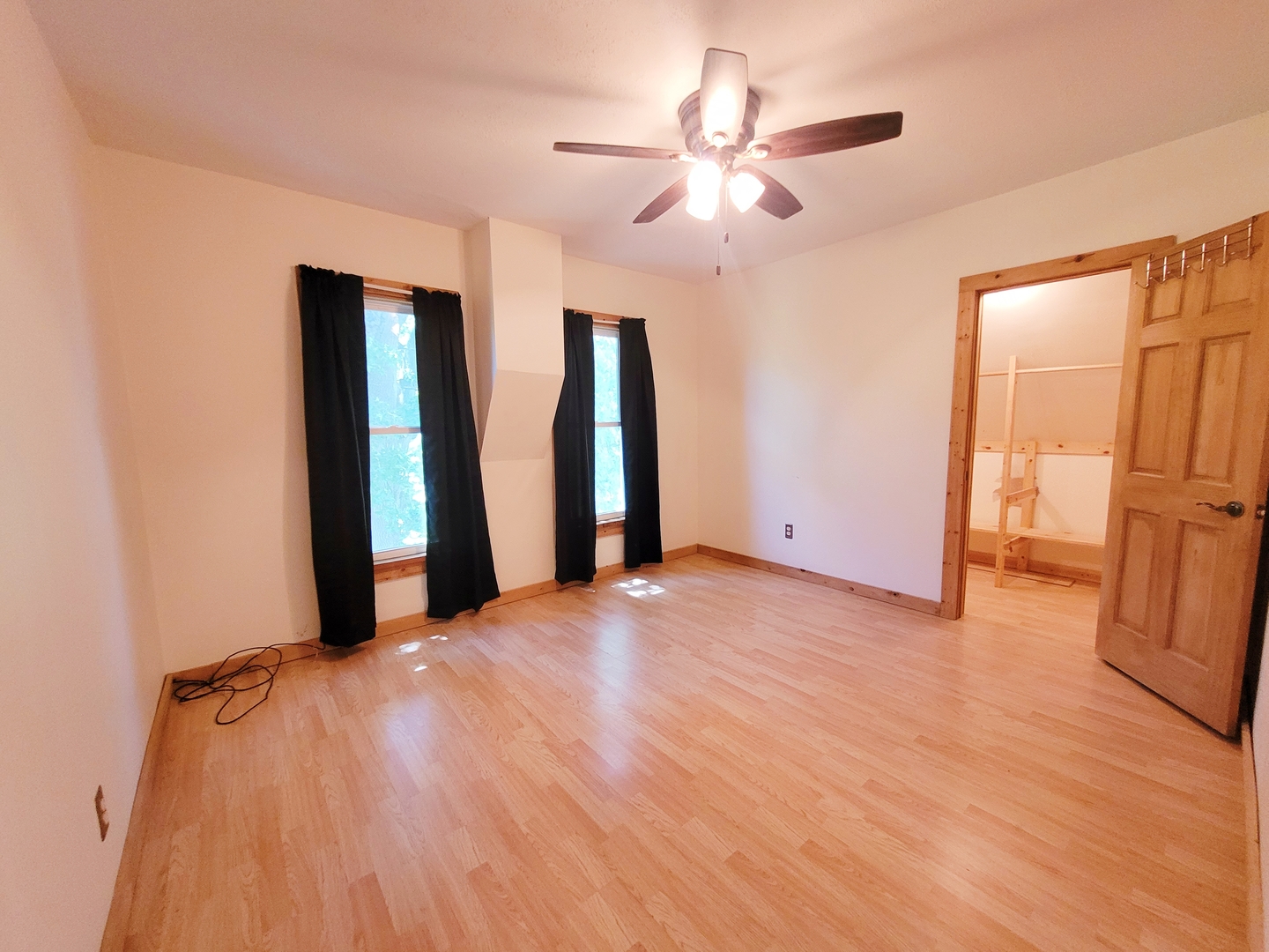 505 East Main Street Morrison, IL 61270 - Photo 20 of 27 wooden floor in an empty room with a window