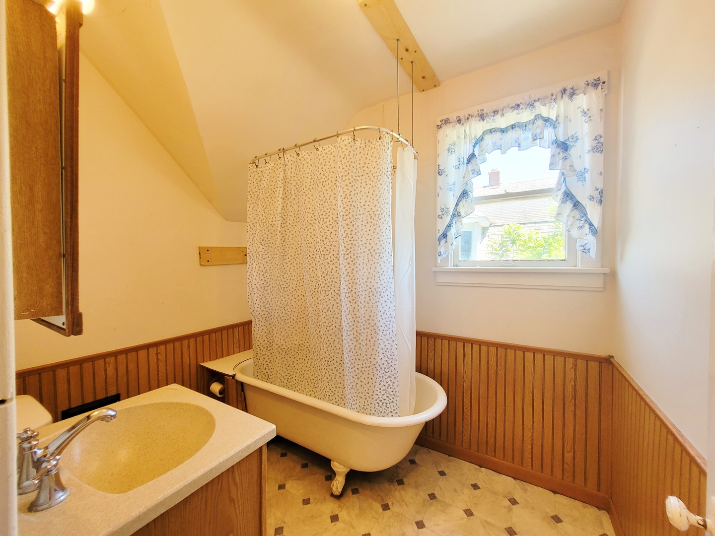 505 East Main Street Morrison, IL 61270 - Photo 24 of 27 a bathroom with a sink toilet and shower