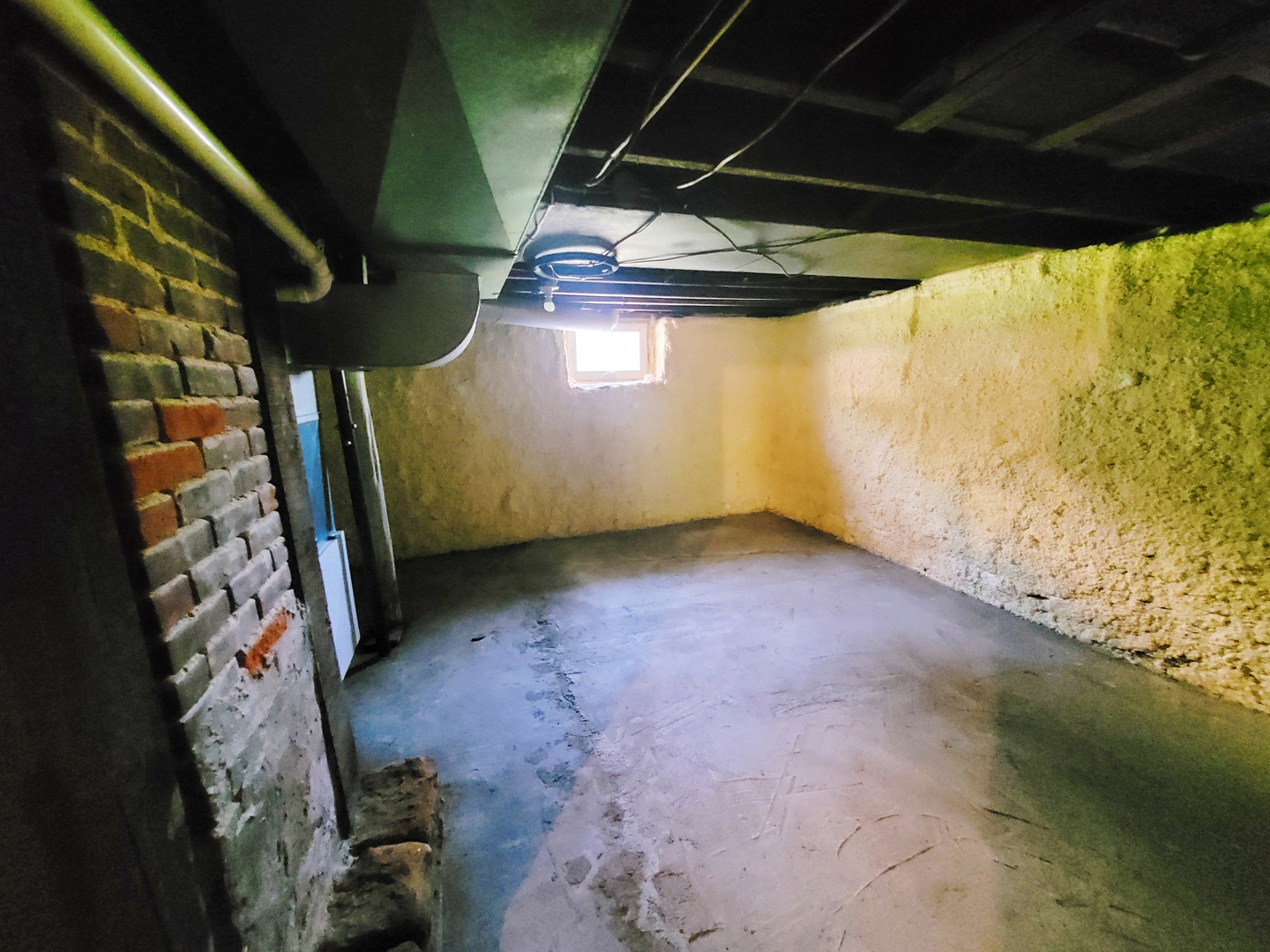 505 East Main Street Morrison, IL 61270 - Photo 25 of 27 a view of empty room with windows