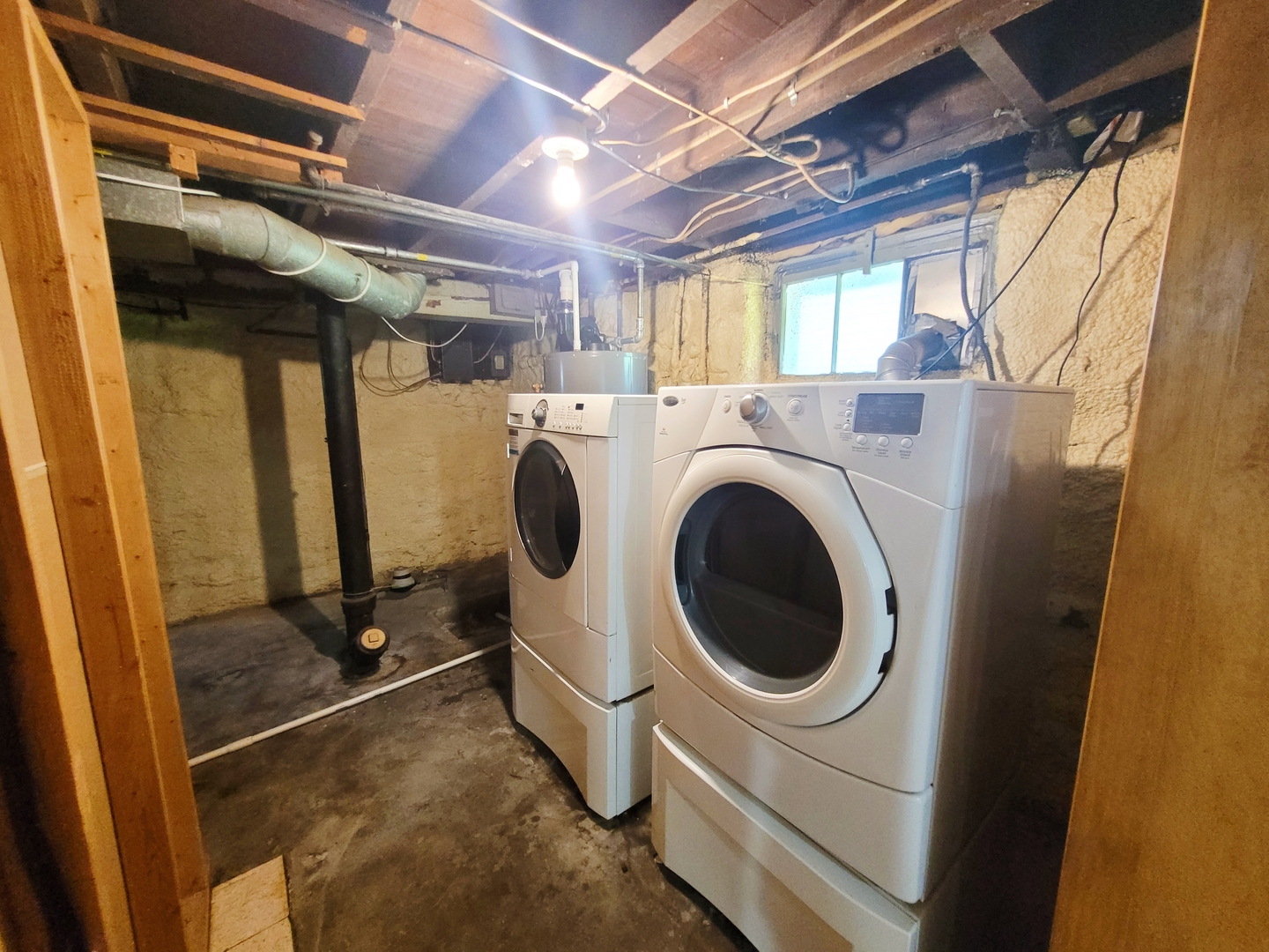 505 East Main Street Morrison, IL 61270 - Photo 26 of 27 a utility room with dryer and washer