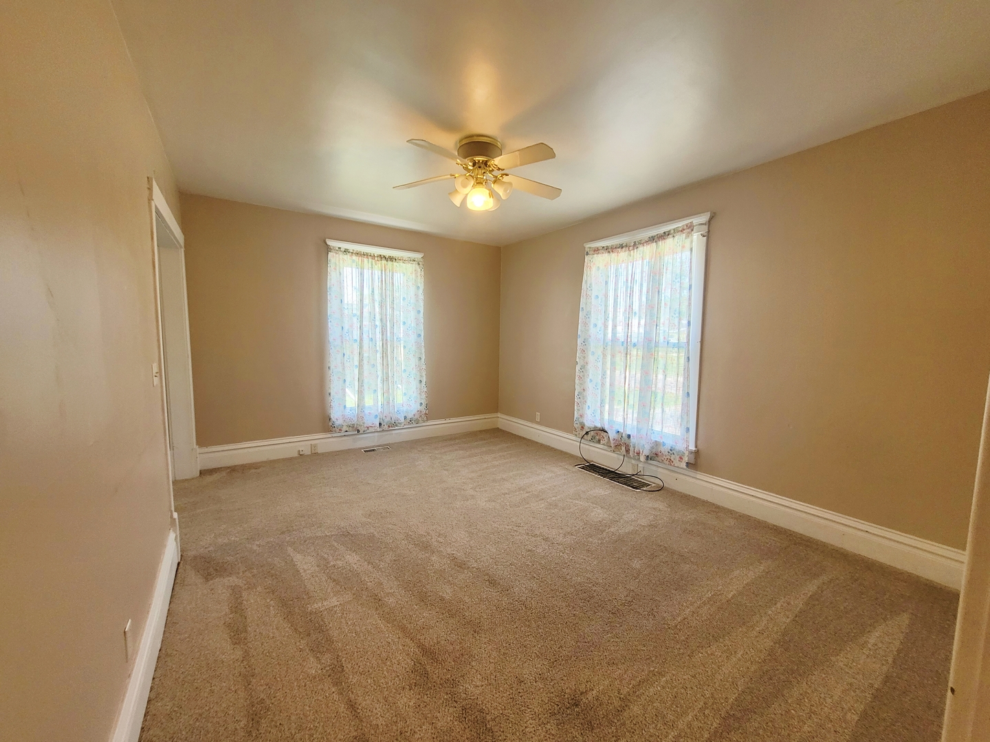 505 East Main Street Morrison, IL 61270 - Photo 9 of 27 a view of an empty room with a window