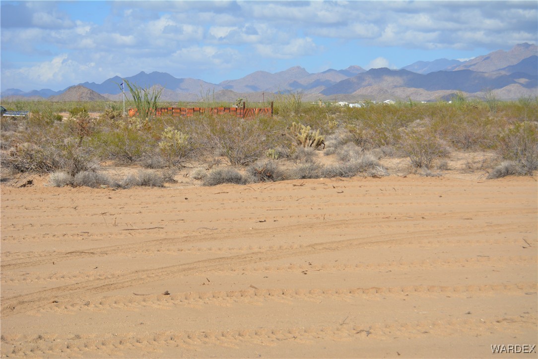 N7 Castle Butte Road Yucca, AZ 86438 - Photo 6 of 80 View