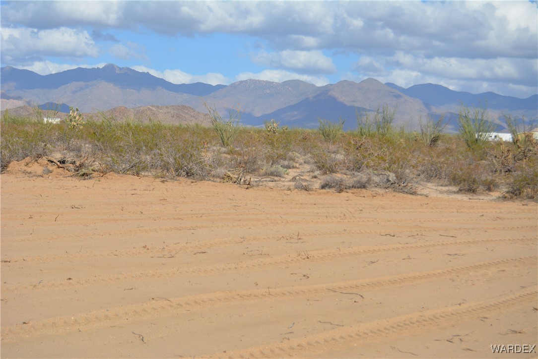 N7 Castle Butte Road Yucca, AZ 86438 - Photo 10 of 80 View