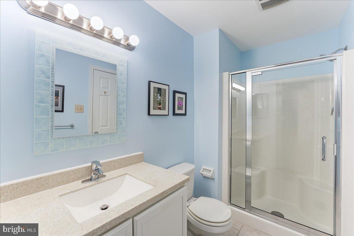 107 Cambridge Circle, Unit 50 Kennett Square, PA 19348 - Photo 24 of 36 Primary bath w/newer shower door (2020)