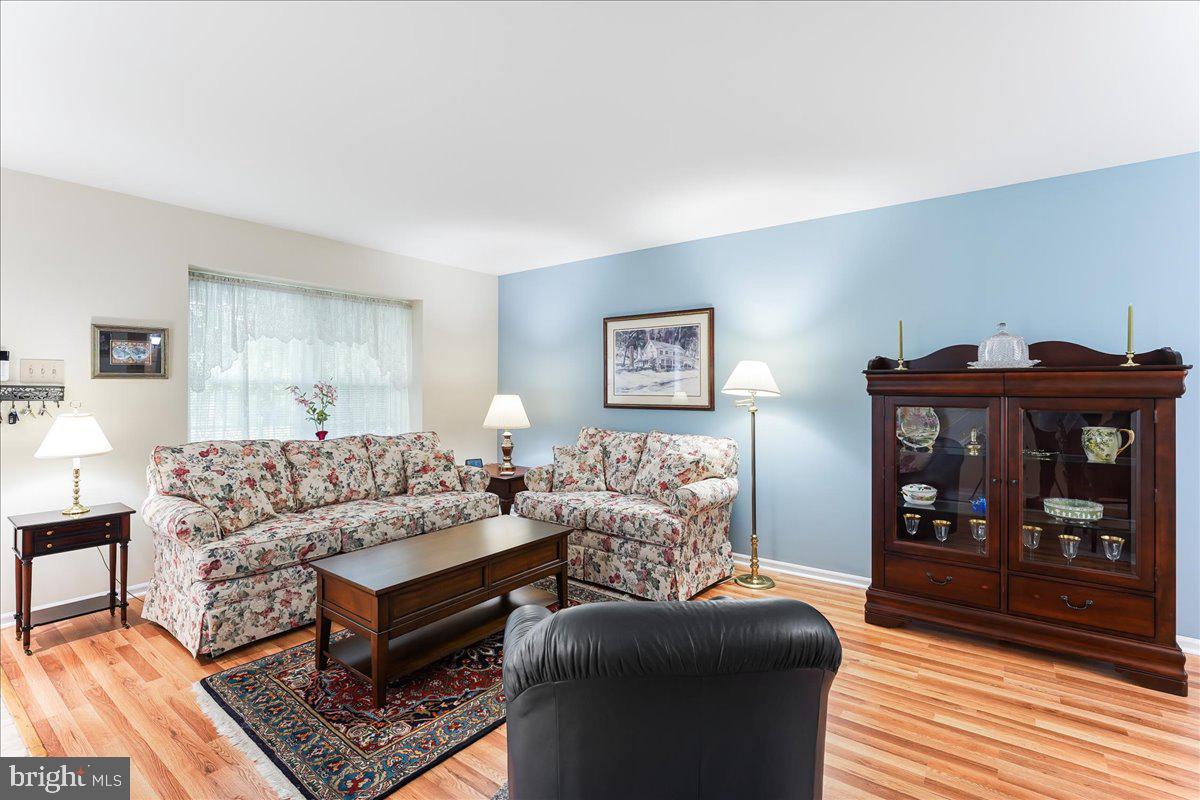 107 Cambridge Circle, Unit 50 Kennett Square, PA 19348 - Photo 6 of 36 Large living/family room