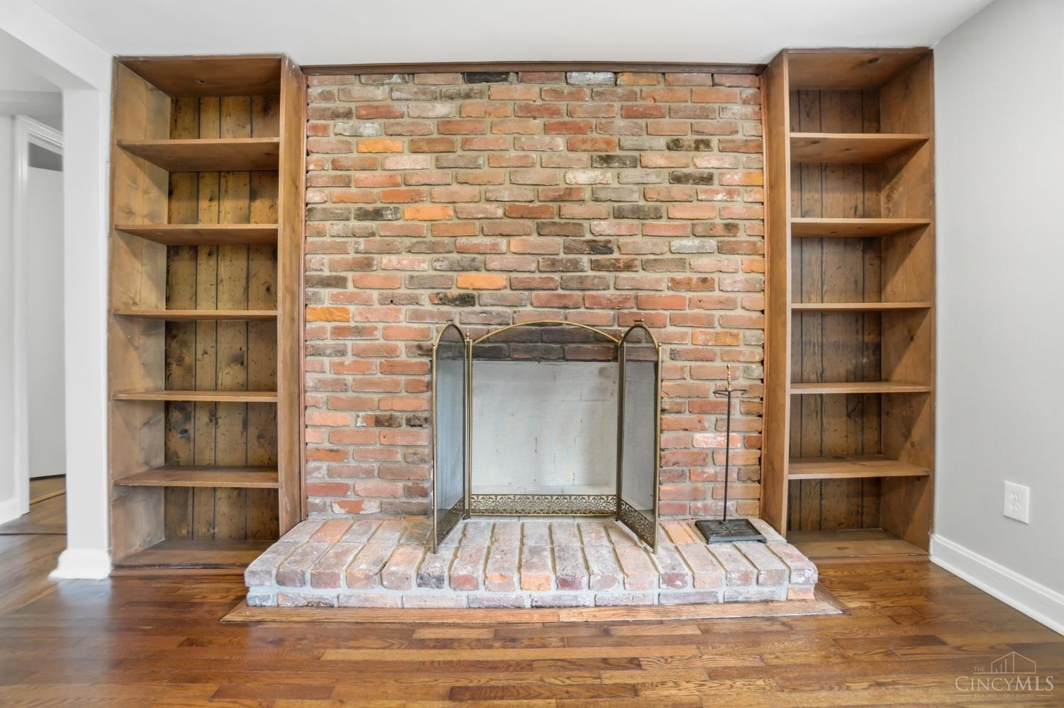 9808 Daly Road Cincinnati, OH 45231 - Photo 8 of 39