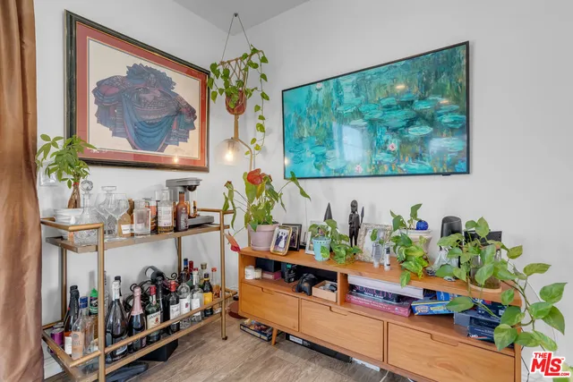 a room with lots of different kinds of flowers