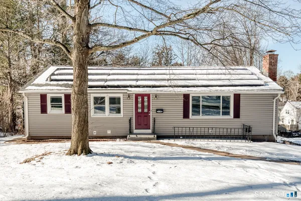 a view of house with a yard