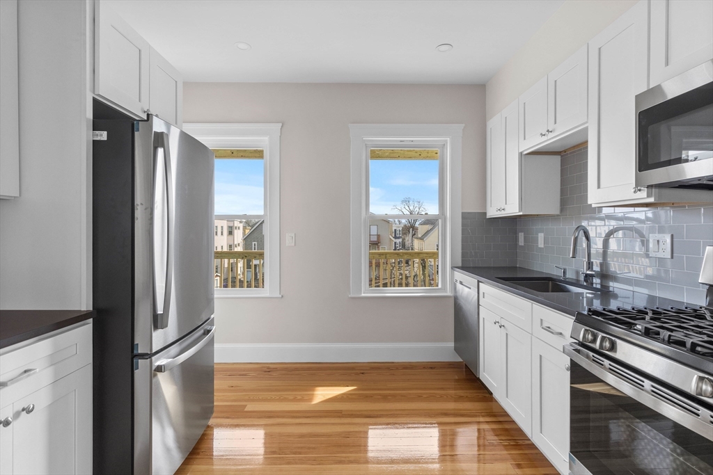 7 Speedwell Street Boston, MA 02122 - Photo 4 of 21