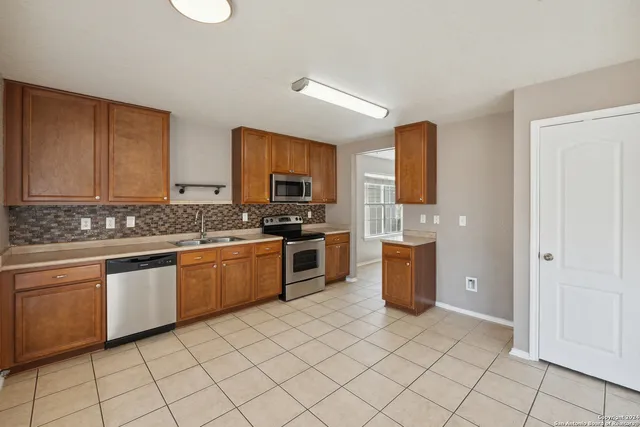 $1,899 | 11054 Barclay Point, San Antonio, TX 78254