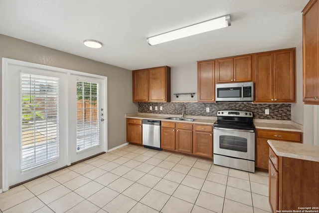 $1,899 | 11054 Barclay Point, San Antonio, TX 78254