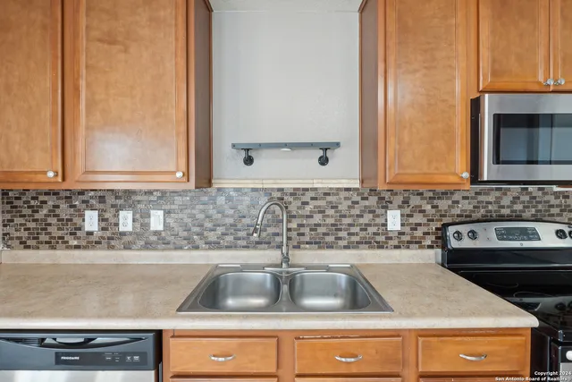 $1,899 | 11054 Barclay Point, San Antonio, TX 78254