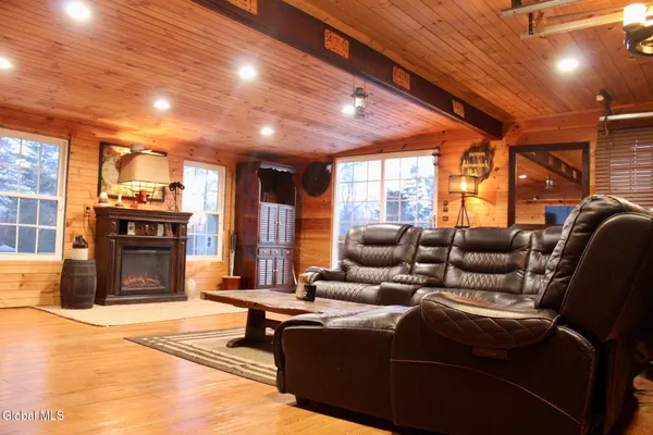 $299,900 | 1371 Midline Road, Amsterdam, NY 12010