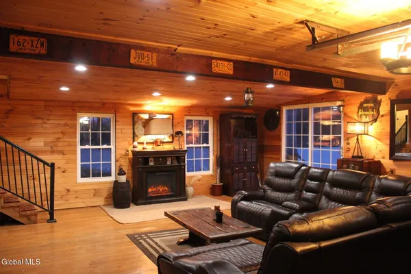 $299,900 | 1371 Midline Road, Amsterdam, NY 12010