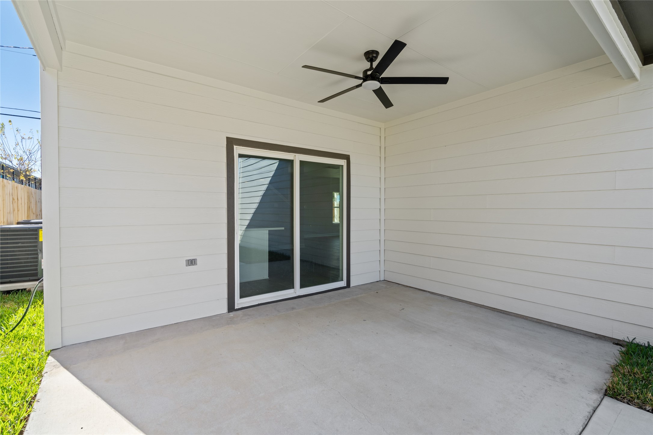 813 Barbara Mae Street Houston, TX 77015 - Photo 9 of 36 Covered back patio with ceiling fan keeping you cool
