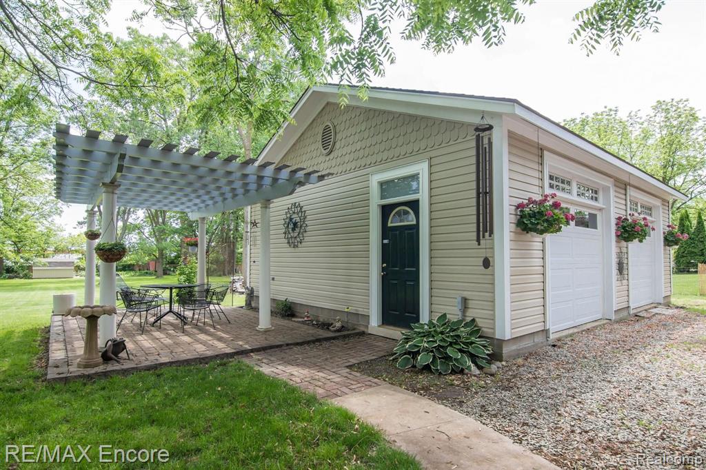 2645 Hickory Lawn Road Rochester Hills, MI 48307 - Photo 33 of 39