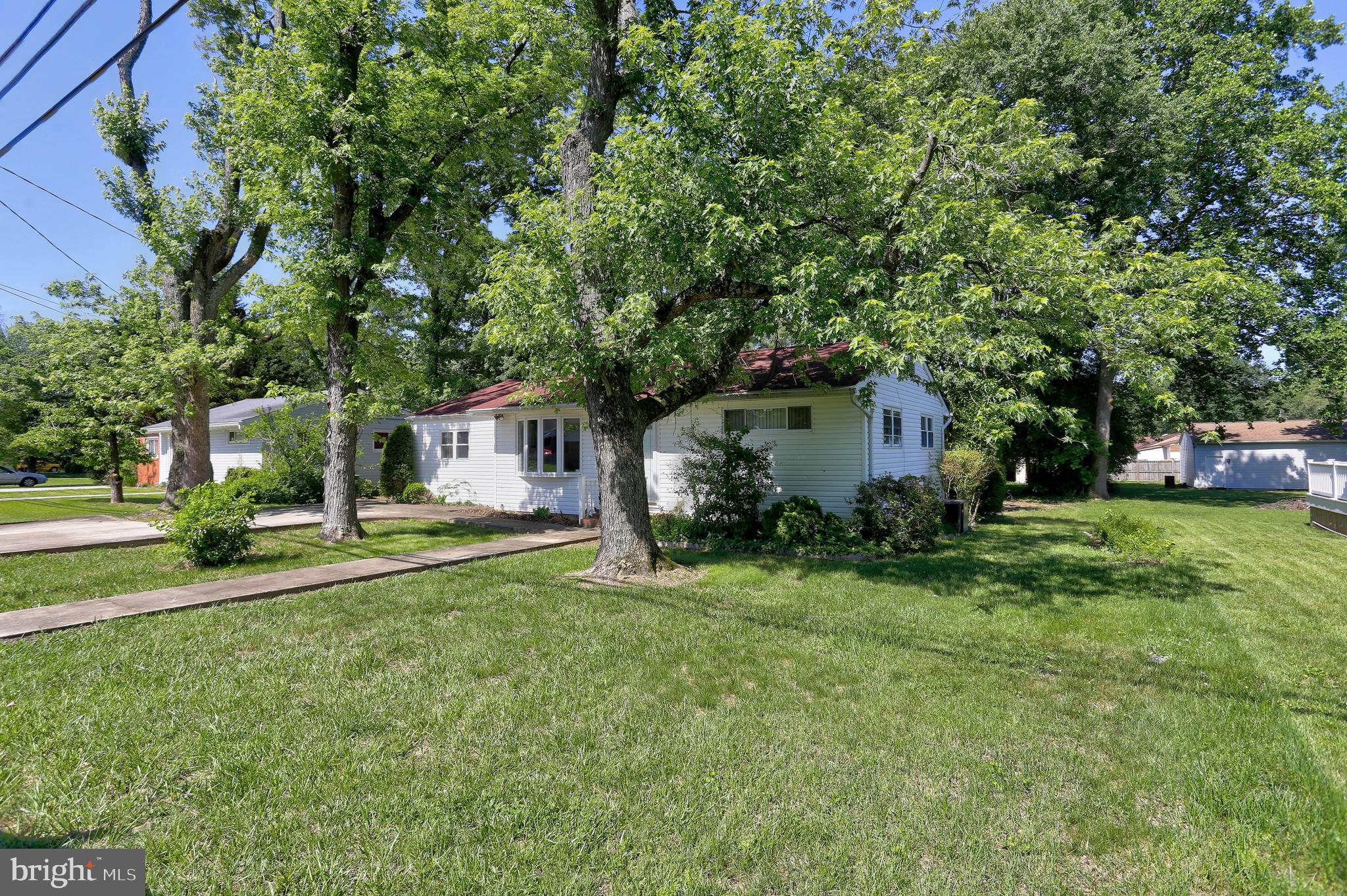 202 Brookfield Road Pasadena, MD 21122 - Photo 2 of 33
