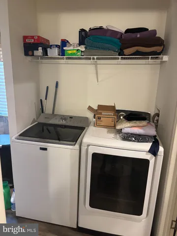 a close up view of washer and dryer