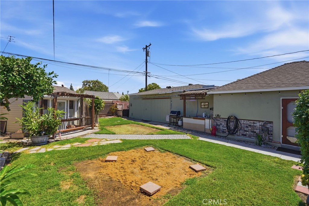 15432 Gridley Road Norwalk, CA 90650 - Photo 19 of 24 Large Backyard