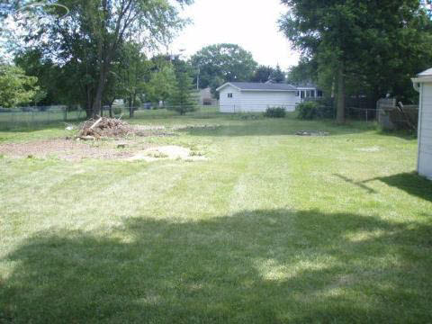 4433 Van Slyke Road Flint, MI 48507 - Photo 5 of 13 20125082-4.JPG