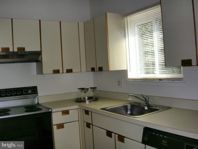 1936 Villaridge Drive, Unit B Reston, VA 20191 - Photo 12 of 22 Kitchen