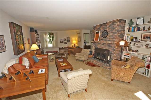 6828 North Bobolink Road Peoria, IL 61614 - Photo 3 of 15