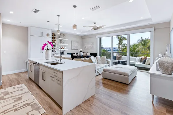 $1,295,000 | 41 Southwest Seminole Street, Unit 307, Stuart, FL 34994