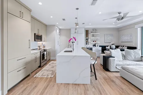 $1,295,000 | 41 Southwest Seminole Street, Unit 307, Stuart, FL 34994