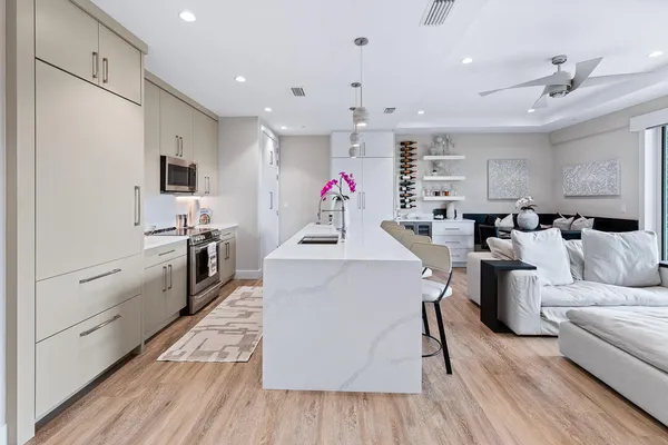 $1,295,000 | 41 Southwest Seminole Street, Unit 307, Stuart, FL 34994