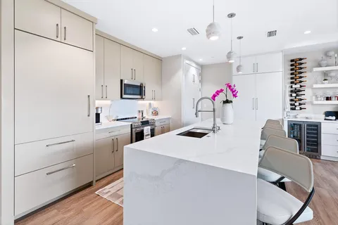 $1,295,000 | 41 Southwest Seminole Street, Unit 307, Stuart, FL 34994