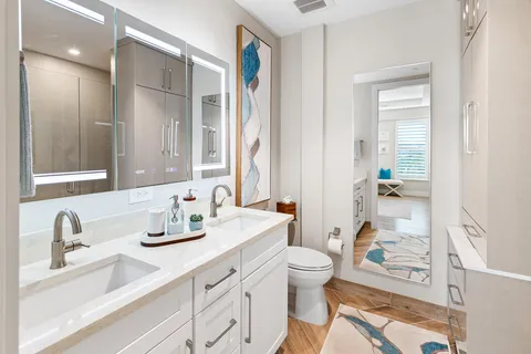 $1,295,000 | 41 Southwest Seminole Street, Unit 307, Stuart, FL 34994