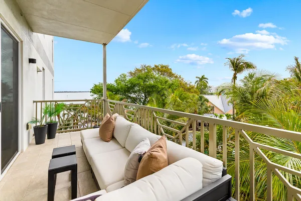 $1,295,000 | 41 Southwest Seminole Street, Unit 307, Stuart, FL 34994