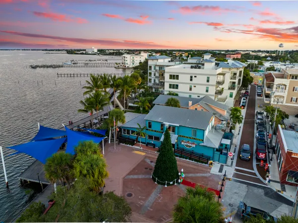 $1,295,000 | 41 Southwest Seminole Street, Unit 307, Stuart, FL 34994